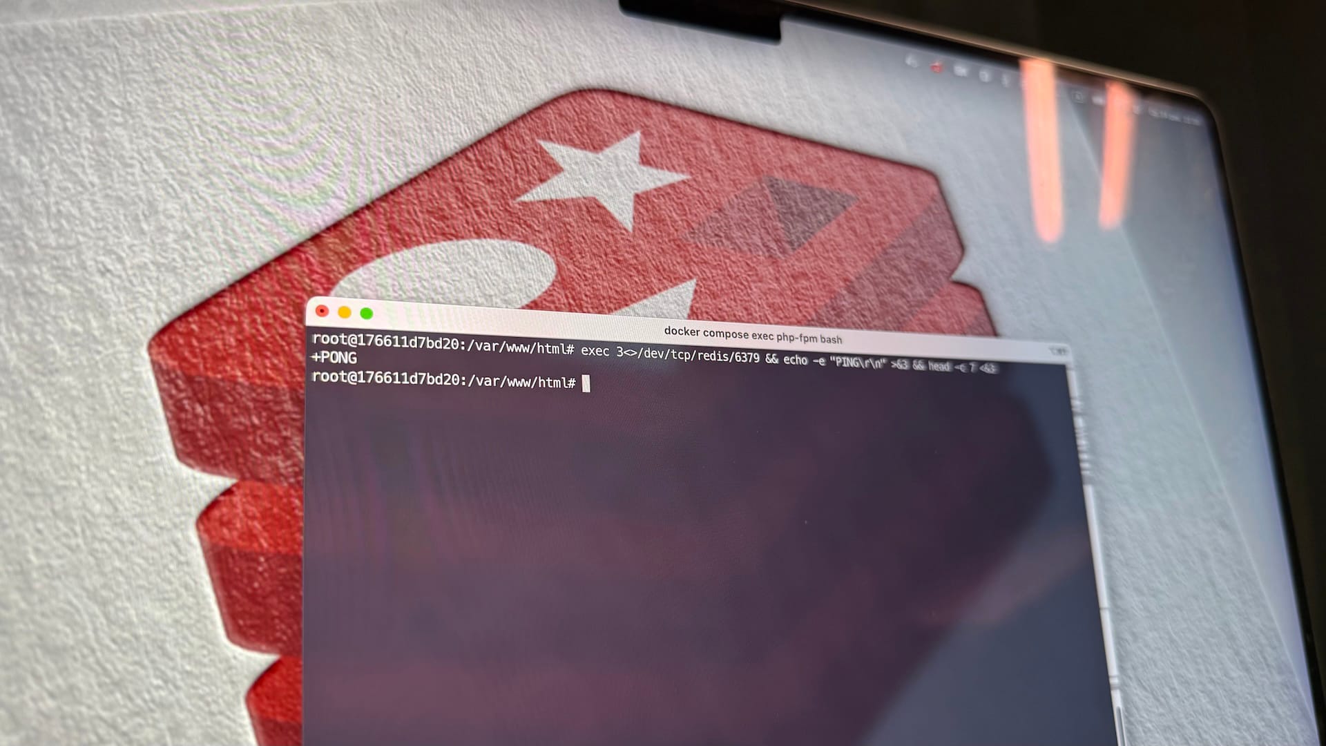Как сделать ping в redis без CURL или NC в консоли на проде в docker